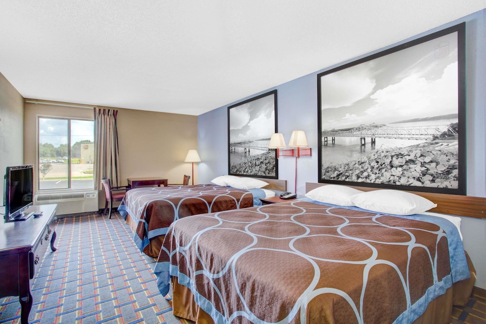 Super 8 by Wyndham Booneville 5/11