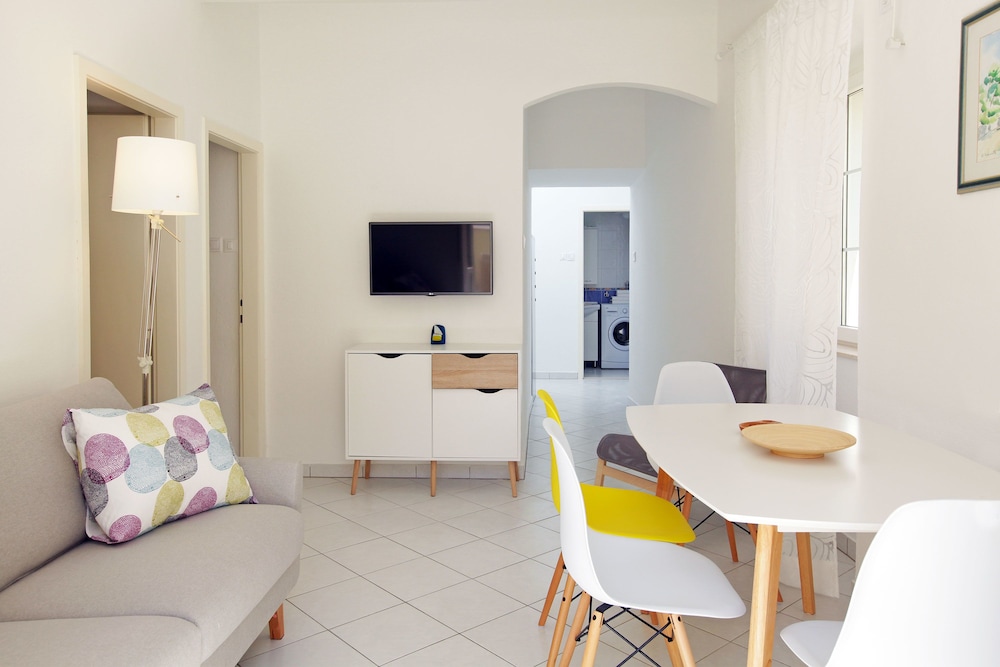 Luxury Seaside Apartments 21/50