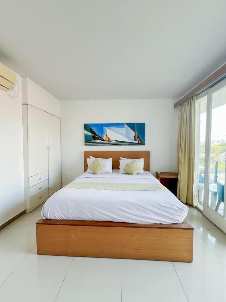 Apple Suite Apartment 9/56