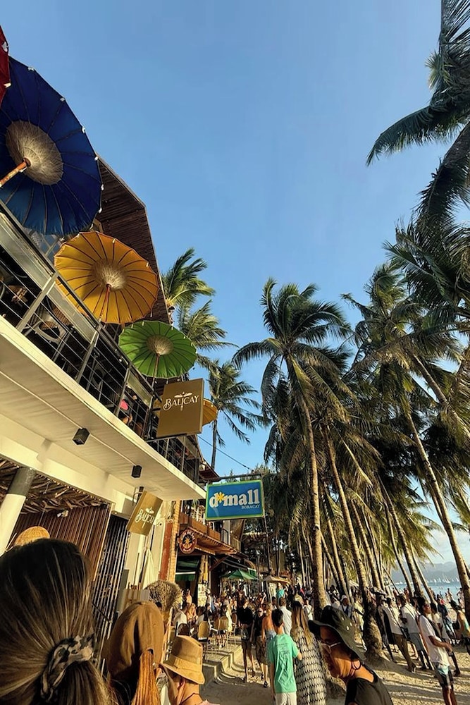 BANS BEACH RESORT 4/40