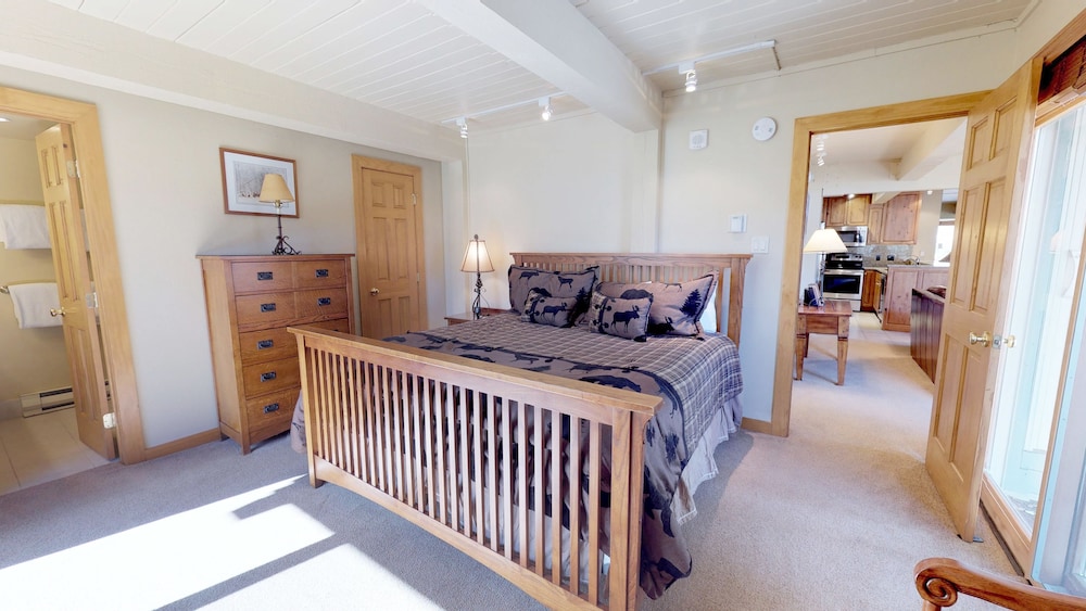 Top of the Village - Destination Hotels & Resorts 44/56