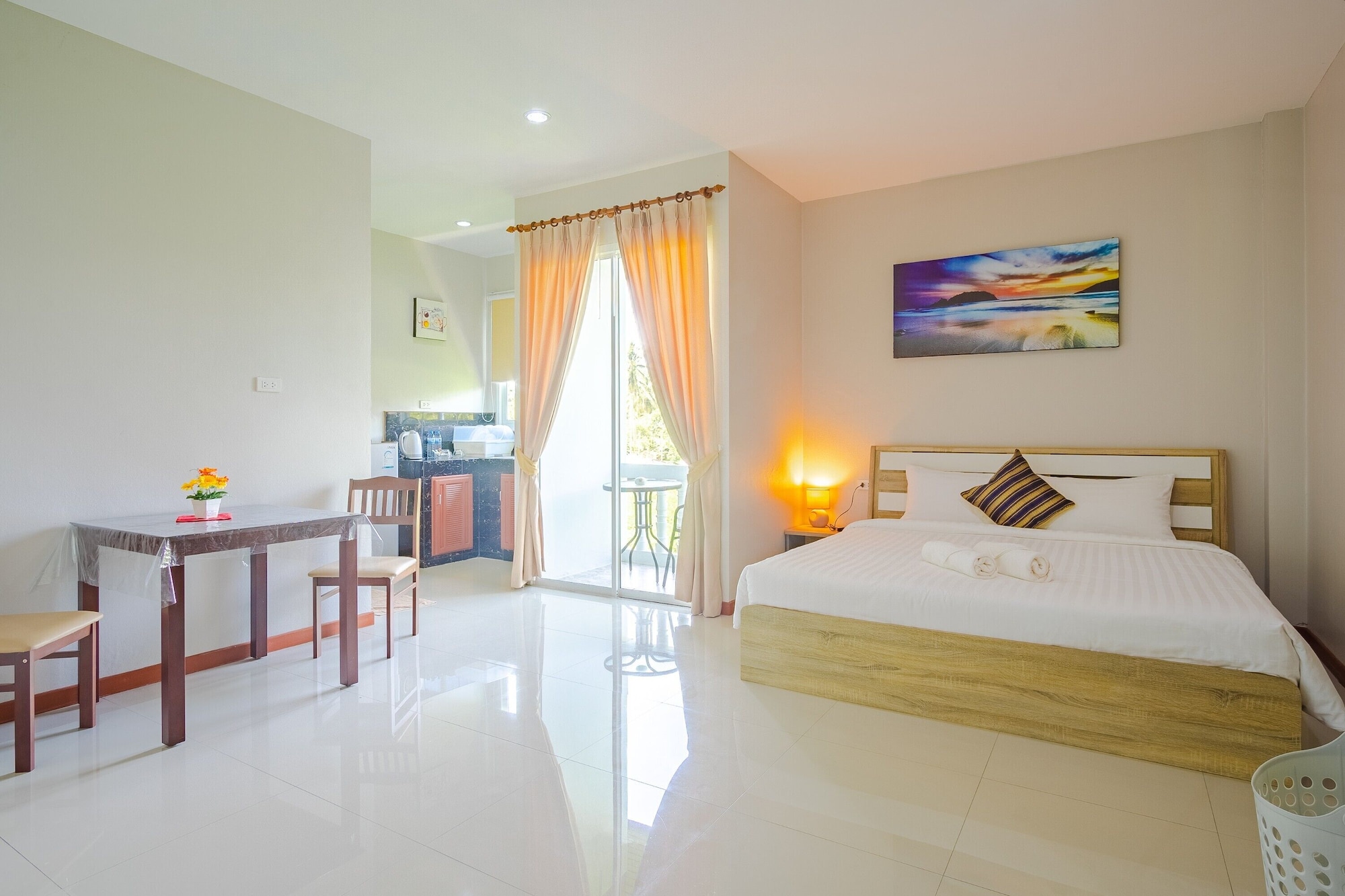 ROOM, DOUBLE BED