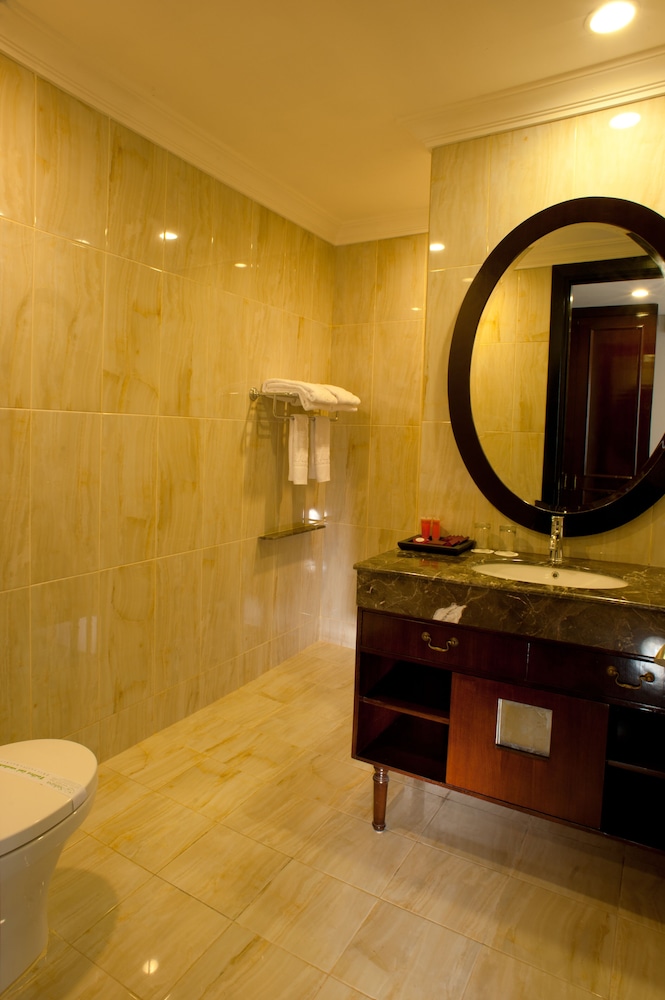 The Sahira Hotel 40/40