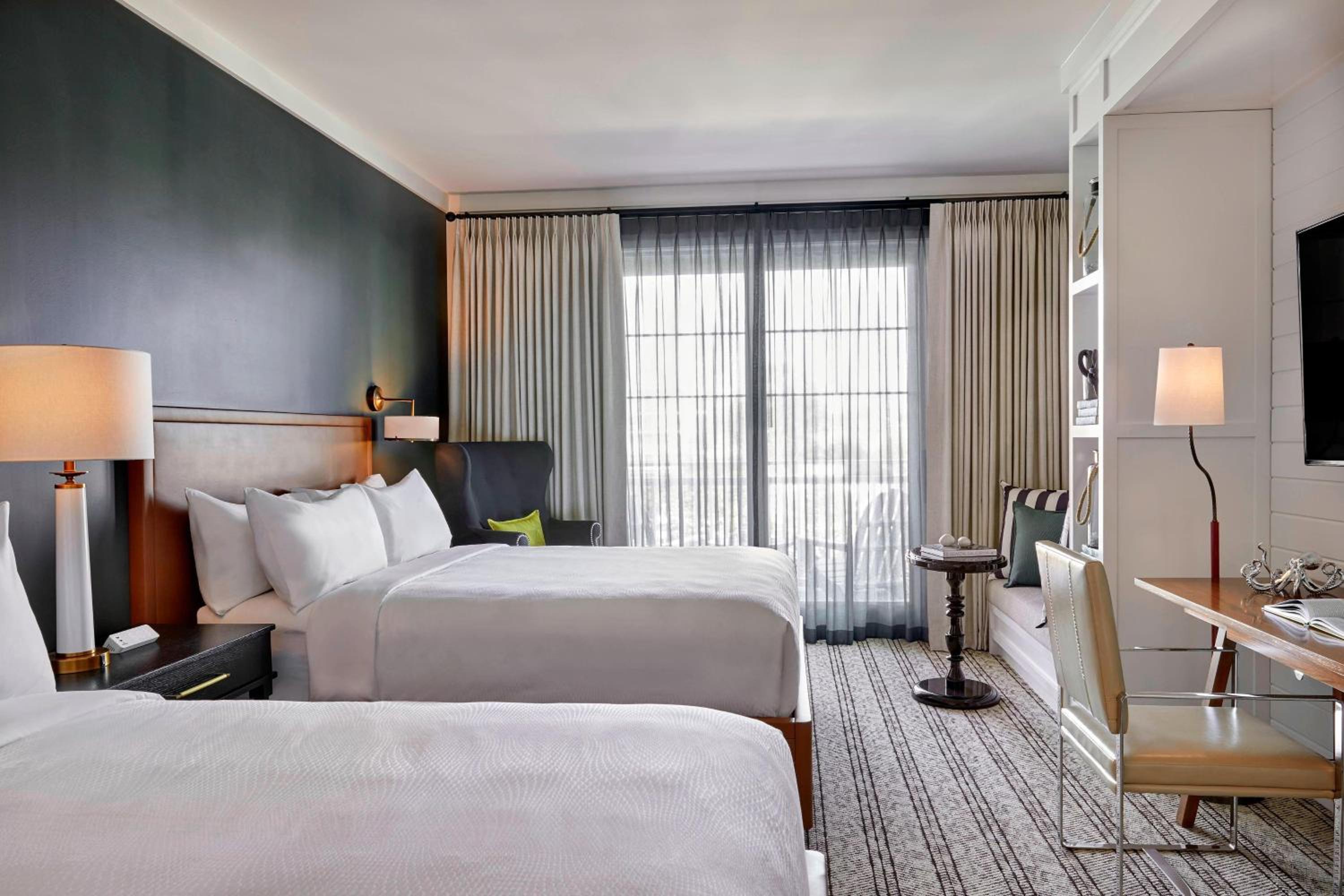 Room, 2 Queen Beds, Bathtub, Accessible