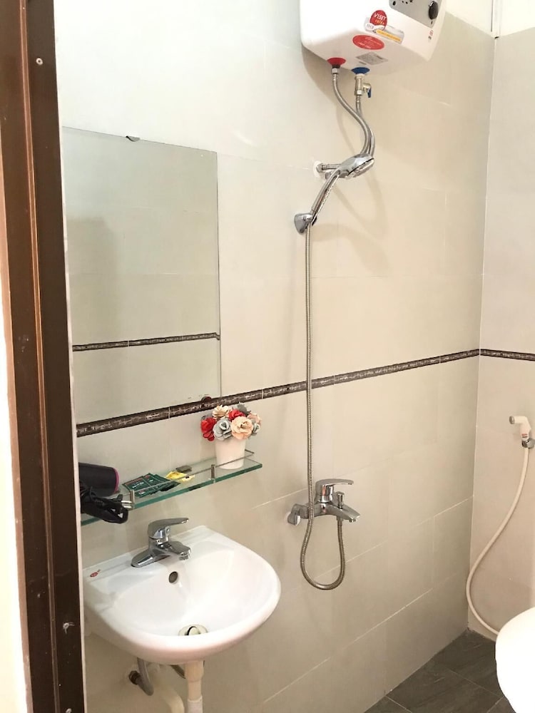 Amy Hostel Hue 13/65