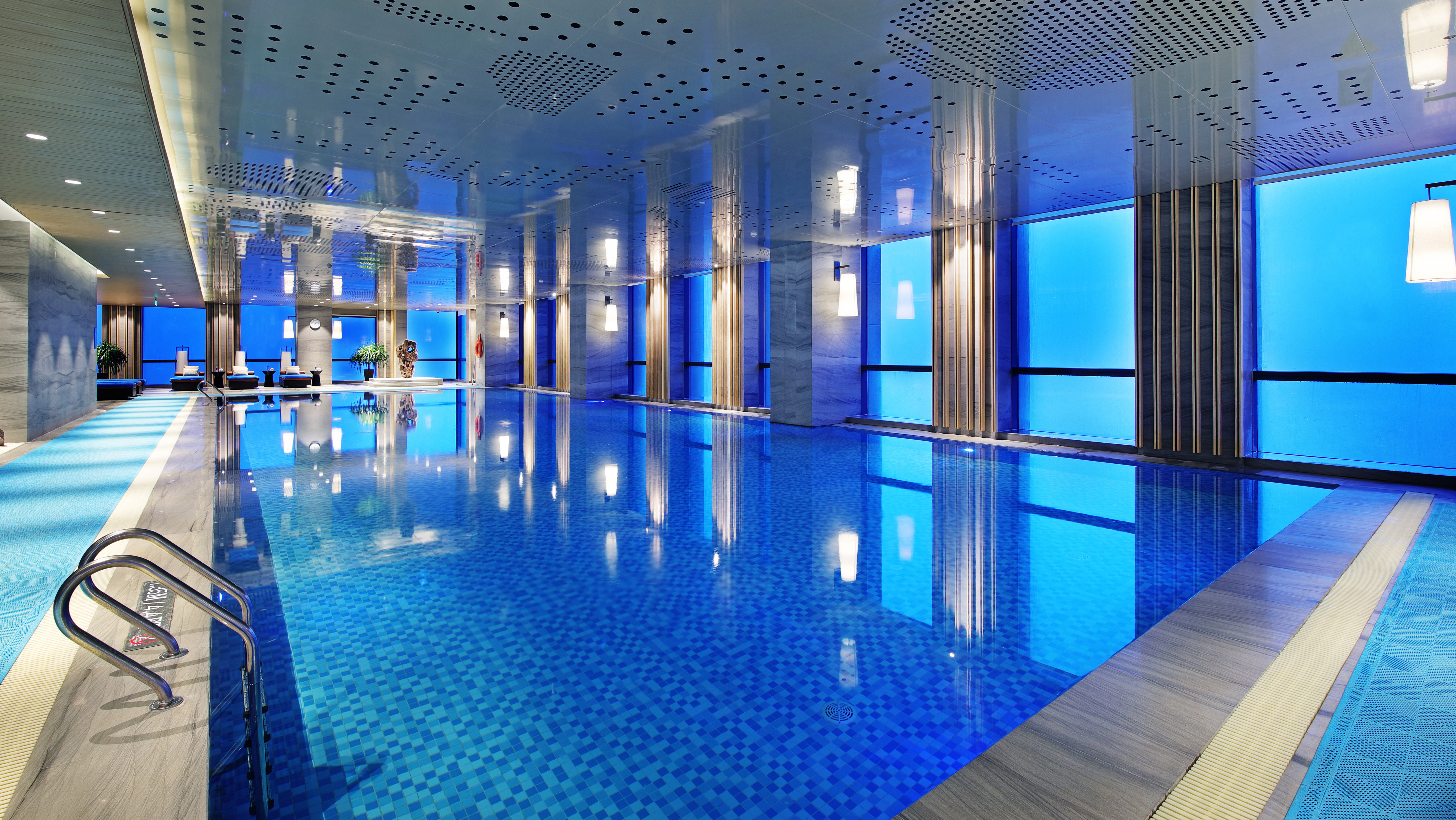 HUALUXE HOTELS AND RESORTS WUXI TAIHU 19/50