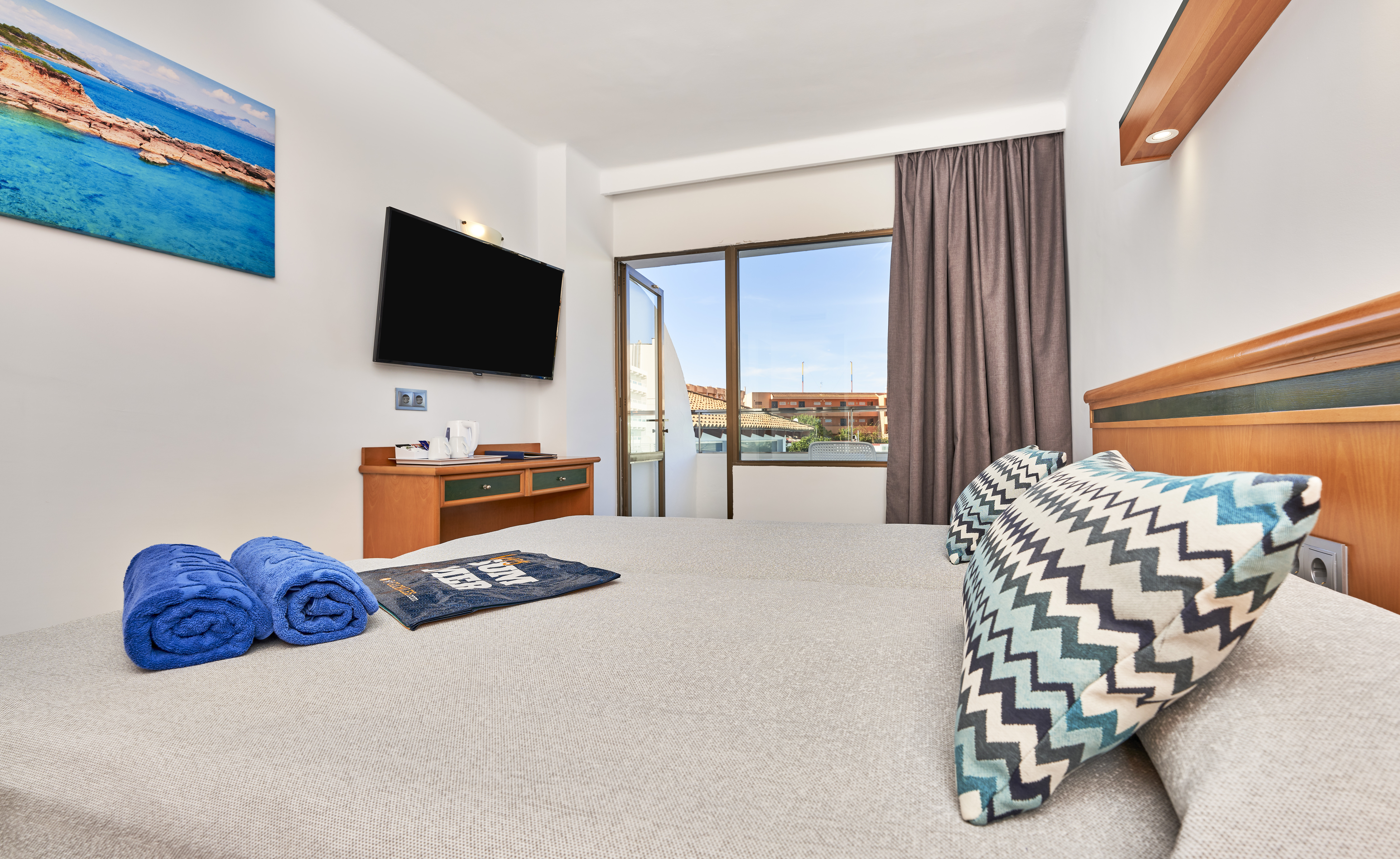 Globales Torrenova - Adults Only 34/45