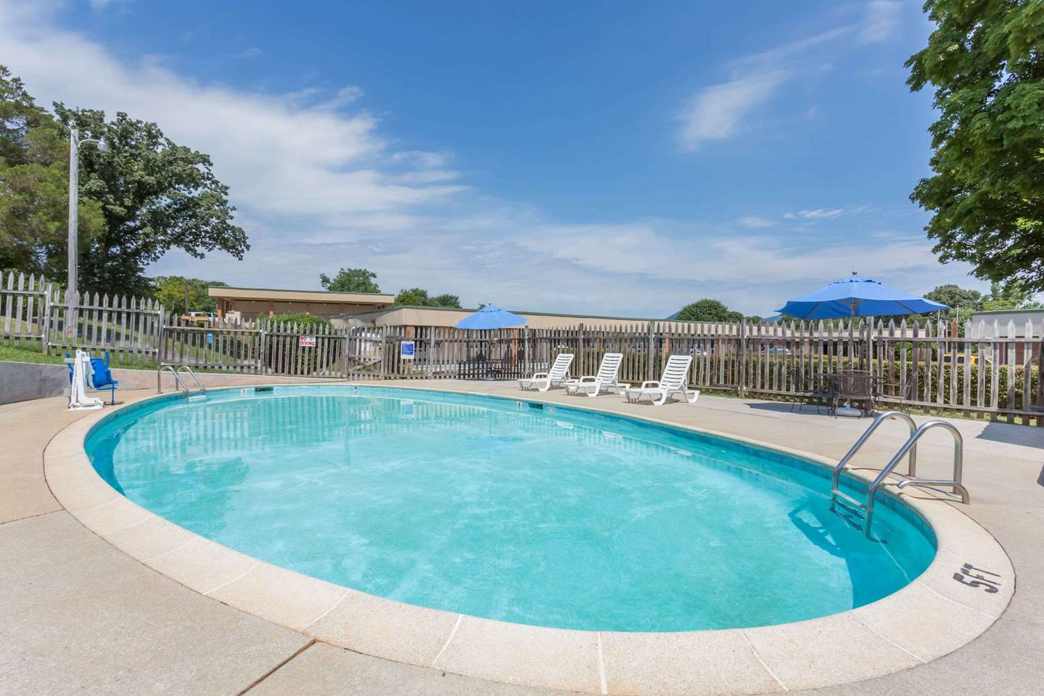 Days Inn By Wyndham Bedford 5/8