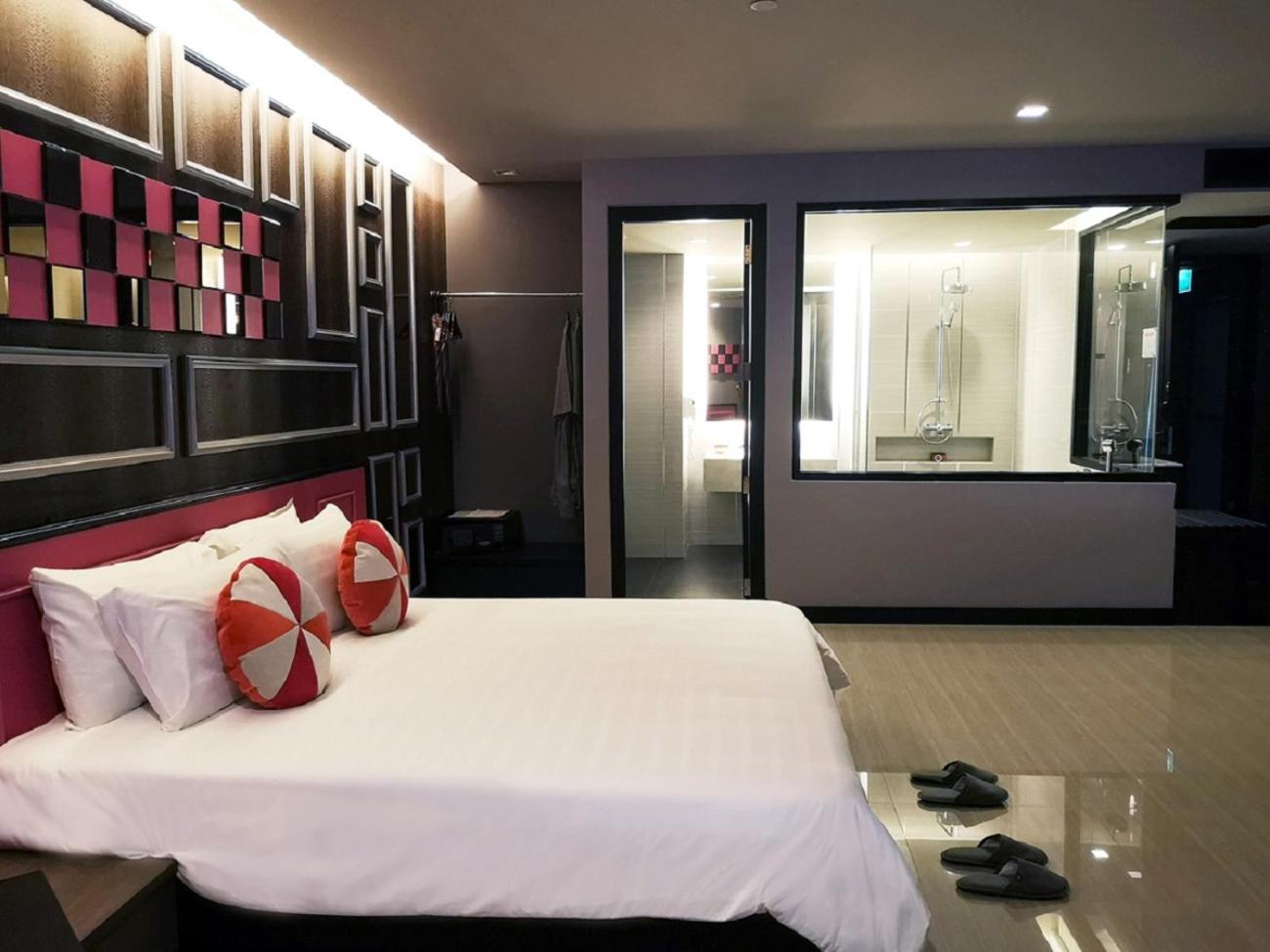 Sensation, Suite, Sea Front