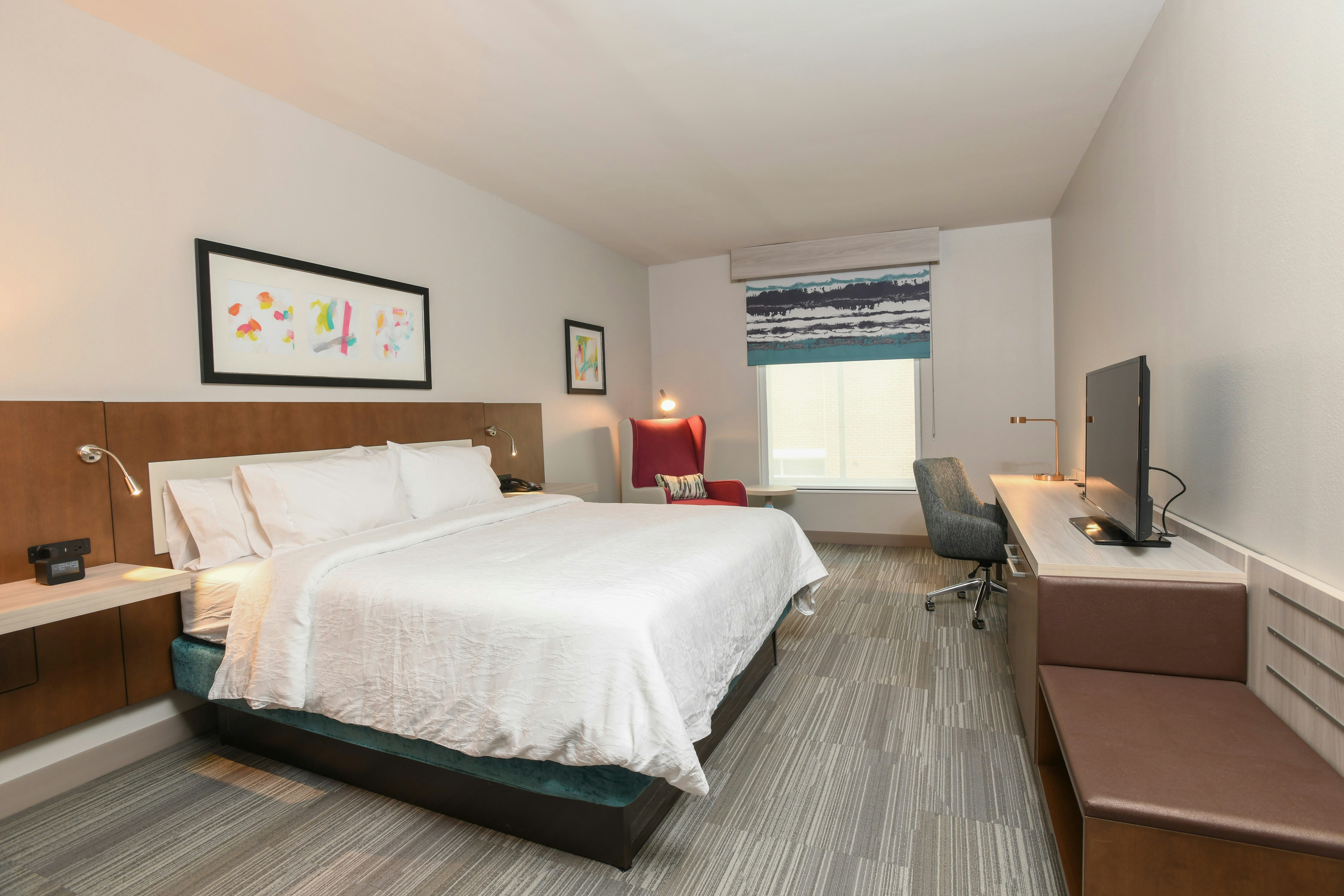 ROOM, KING BED