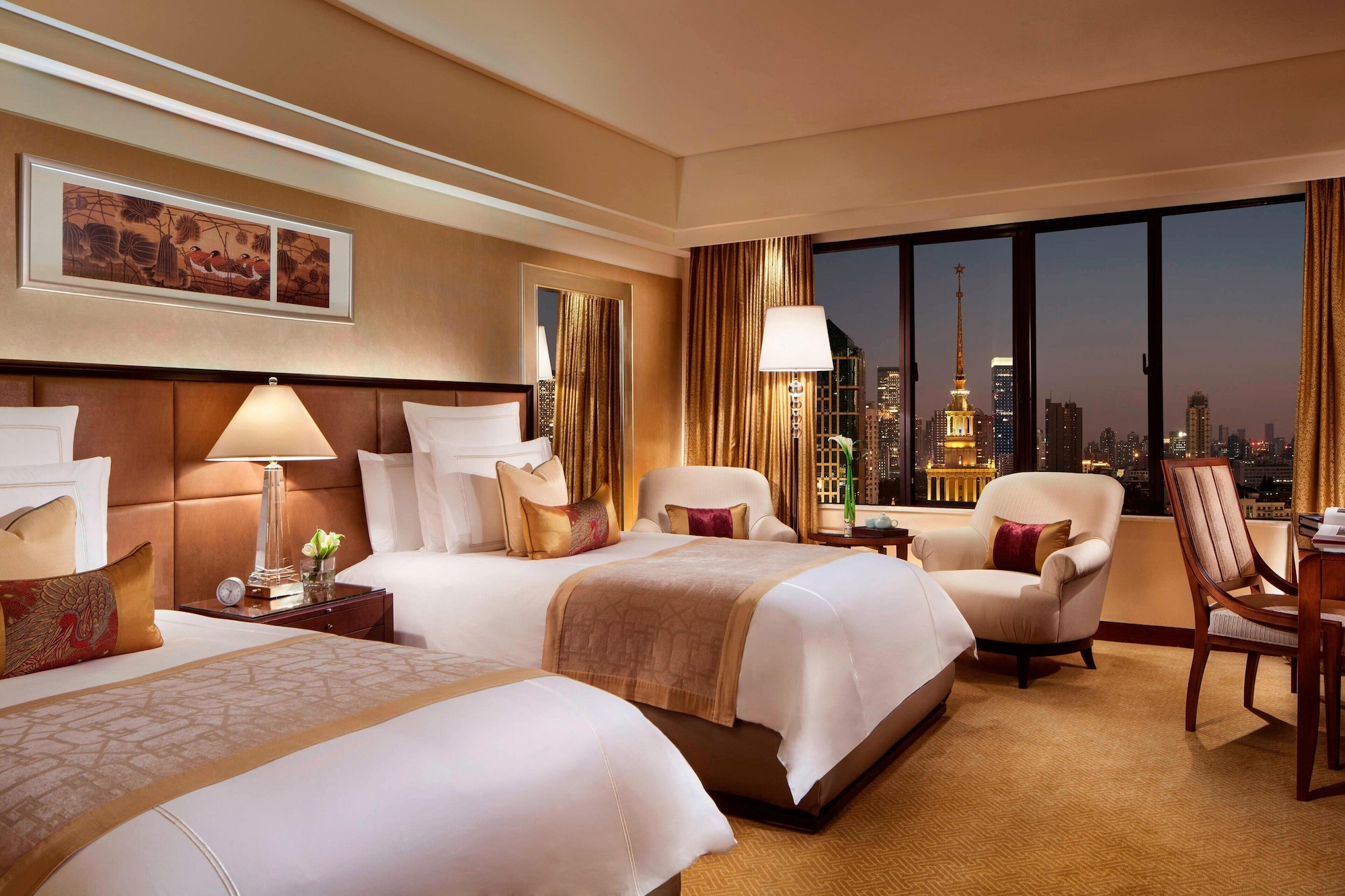 Club, Twin Beds, Skyline View