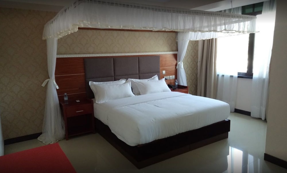 Courtyard International Hotel 17/40