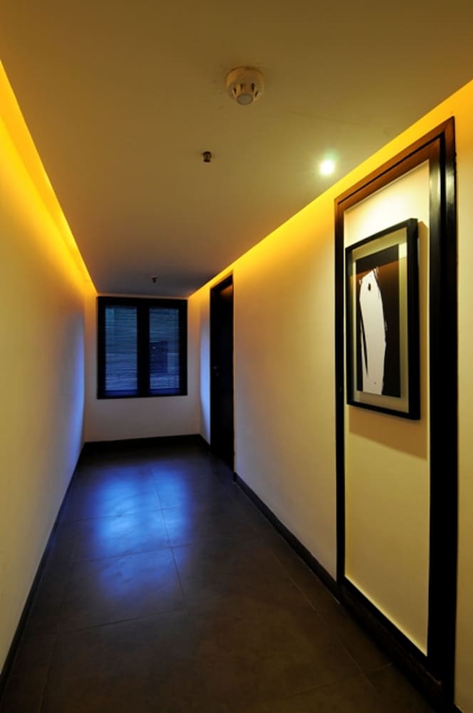 The Central Court Hotel 12/43
