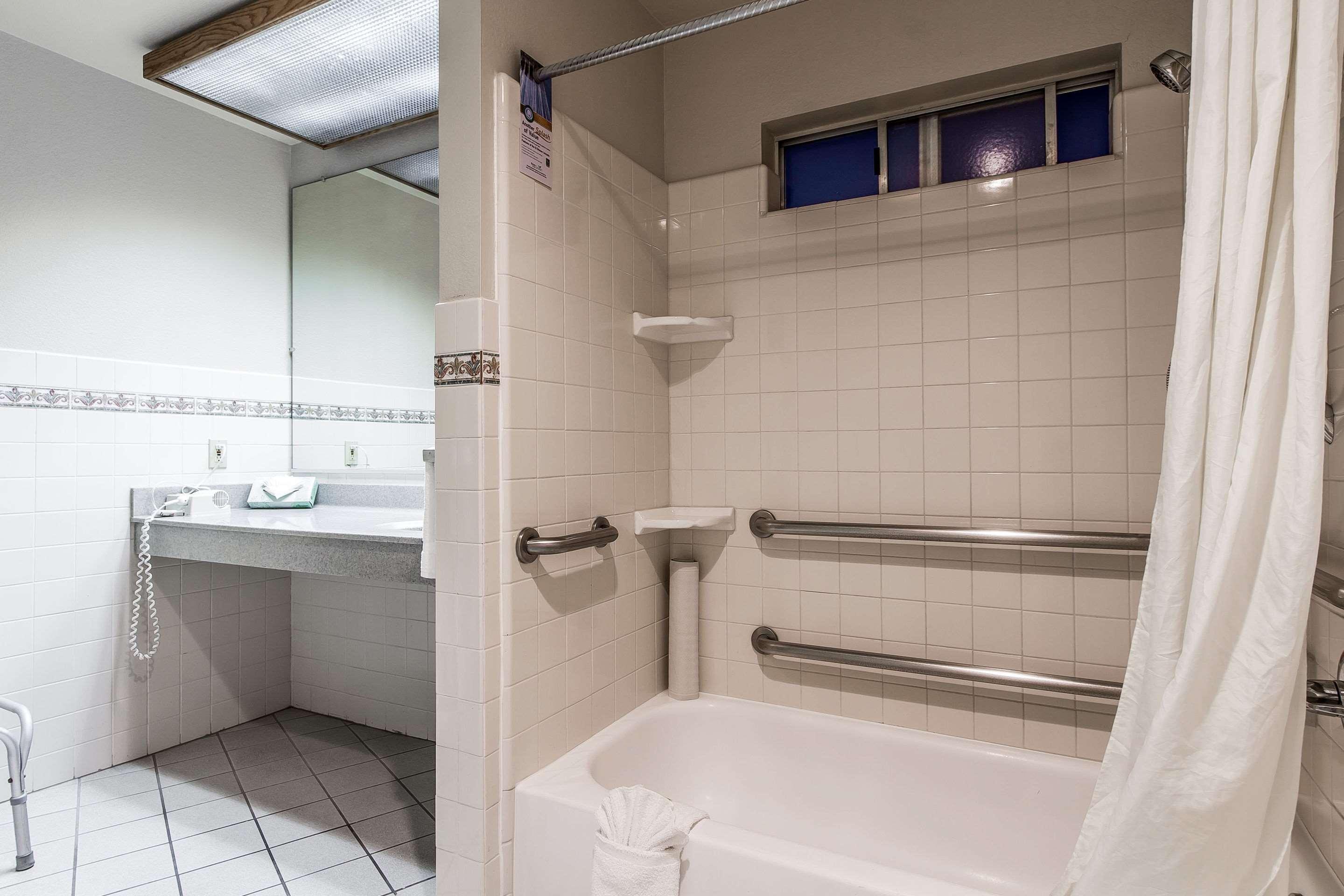 Suite, 2 Queen Beds, Accessible