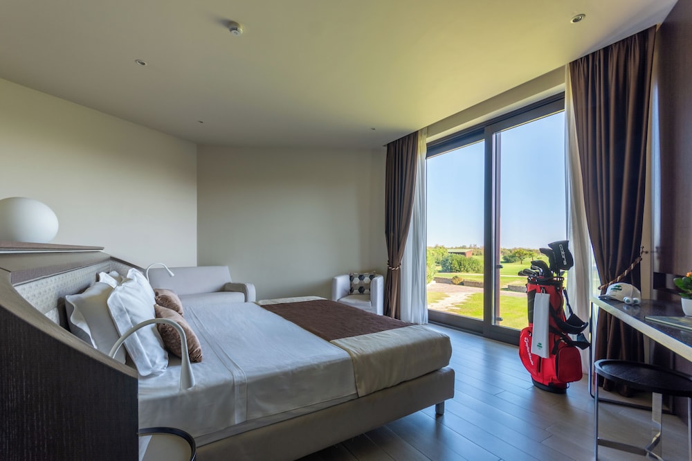 Golf Hotel 10/68