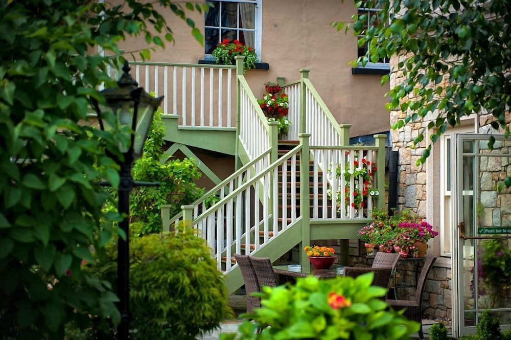 STEP HOUSE HOTEL 29/32