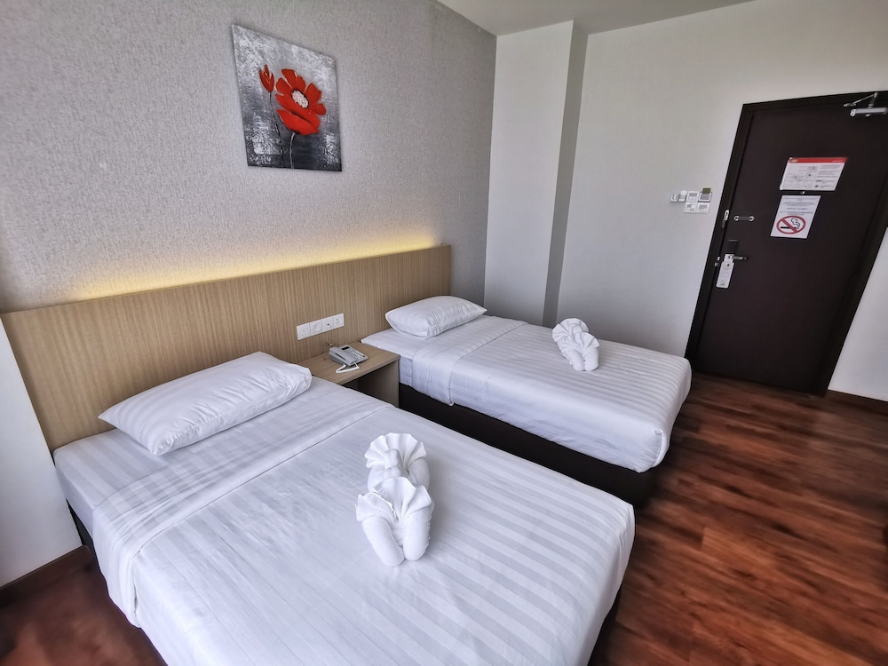Green World Hotel 13/19
