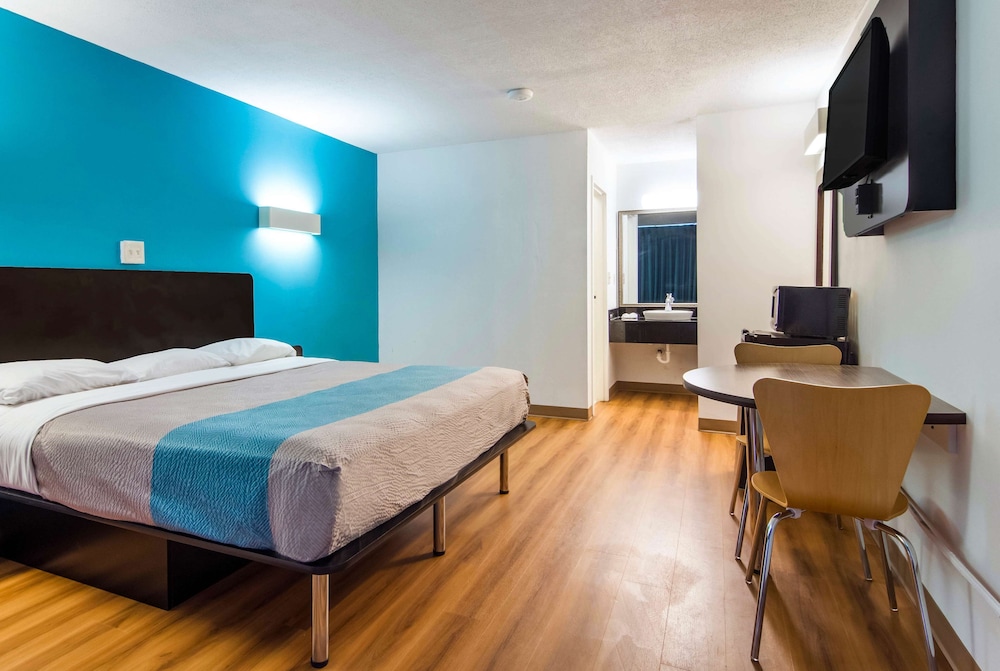 Studio 6 Extended Stay - Lagrange, GA 24/50