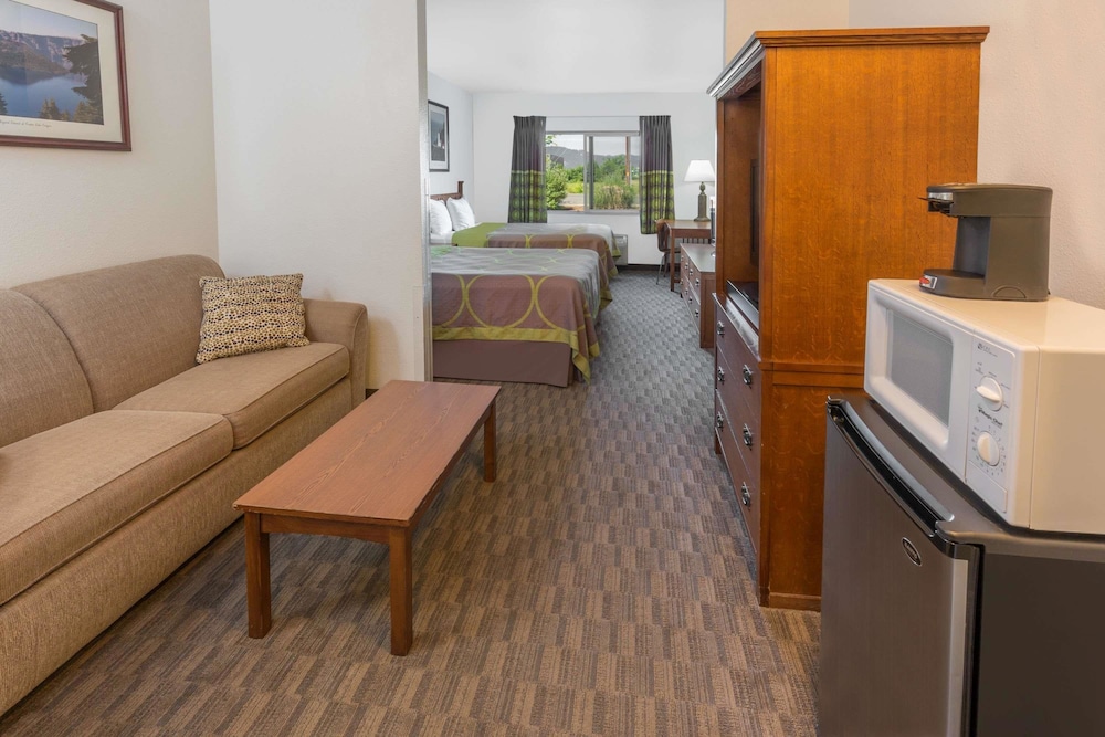 Super 8 By Wyndham Central Pt Medford 12/16