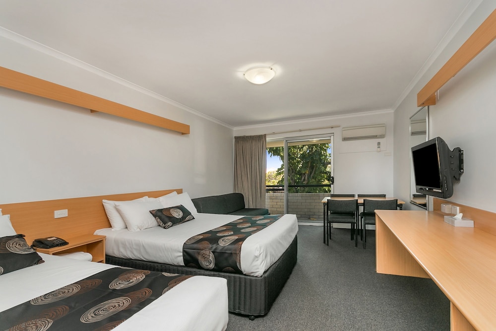 SUPERIOR, STUDIO, PRIVATE GARDEN, PATIO, ACCESSIBLE