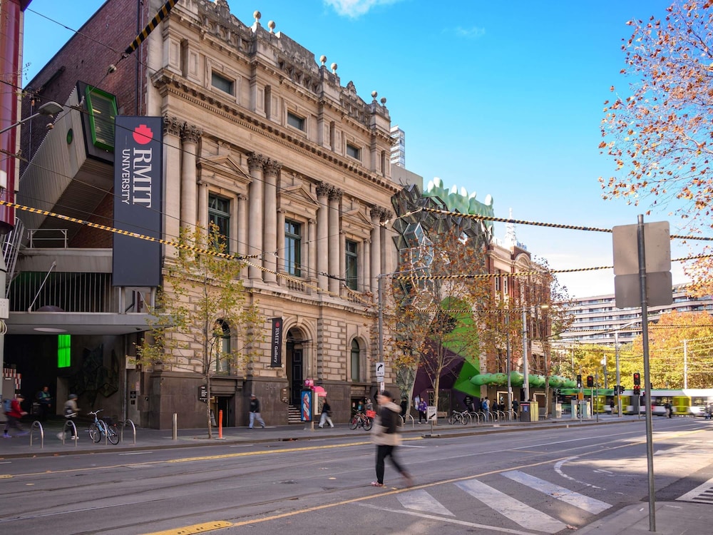 Mercure Melbourne La Trobe Street 40/51