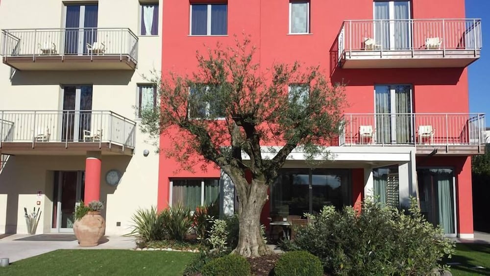 La Grotta Hotel 6/28