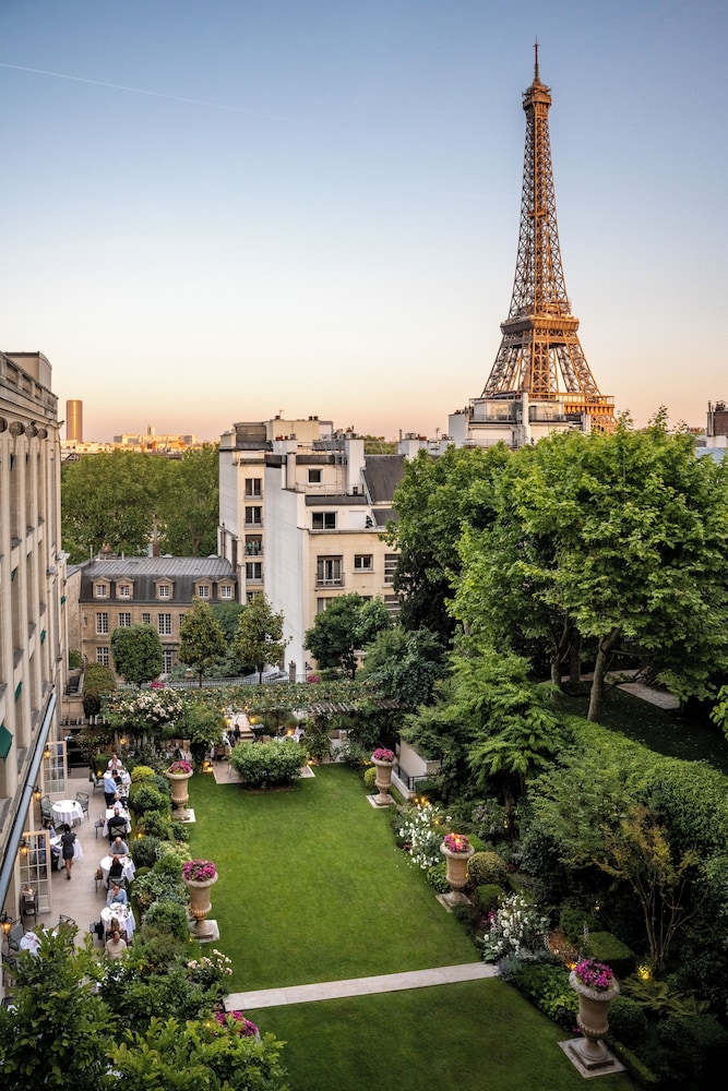 Shangri-La Paris 74/81