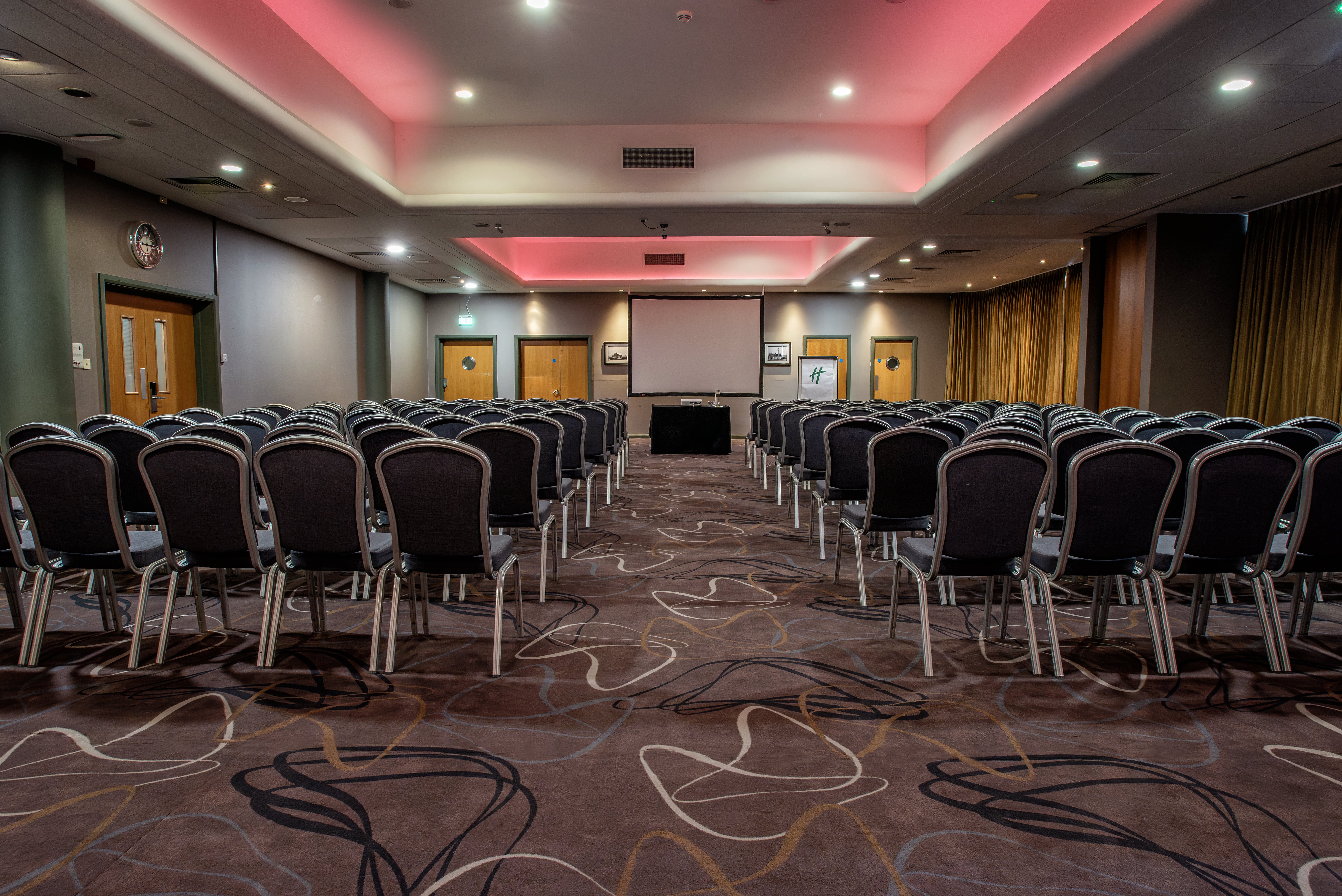 Holiday Inn Ellesmere Port Cheshire Oaks 27/48