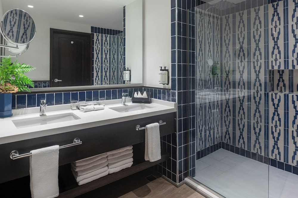 ELEGANT, JUNIOR SUITE, SUPERIOR, POOL VIEW