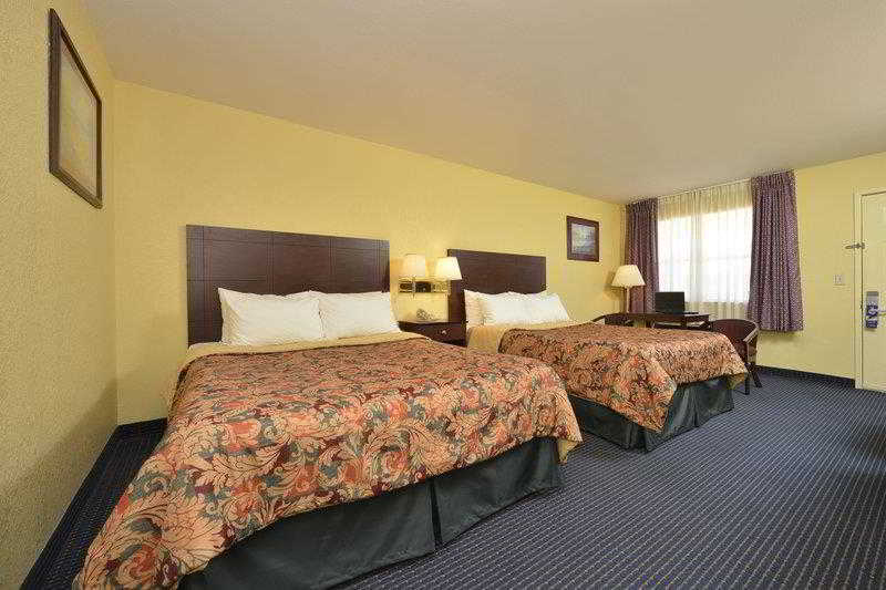 Best Western Gun Barrel City Inn 8/27