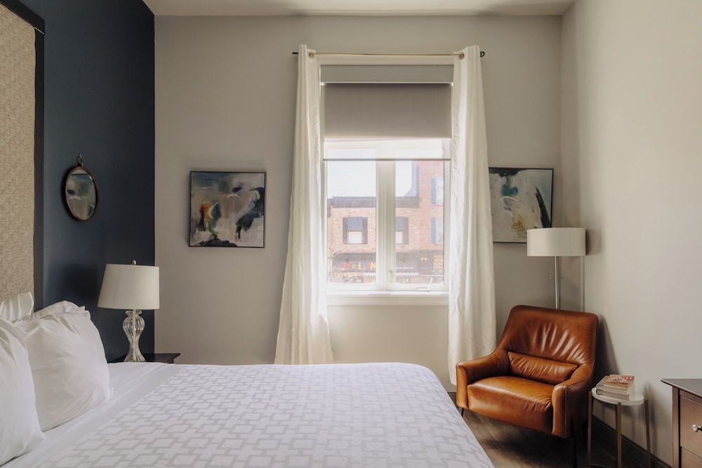 Standard, King Bed, No Elevator