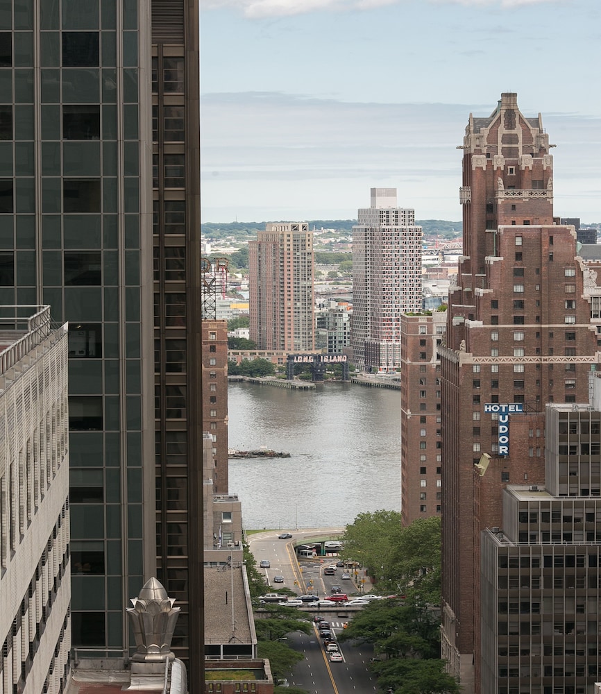 Hyatt Grand Central New York 84/88