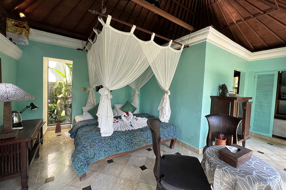The Mahogany Villa 12/50