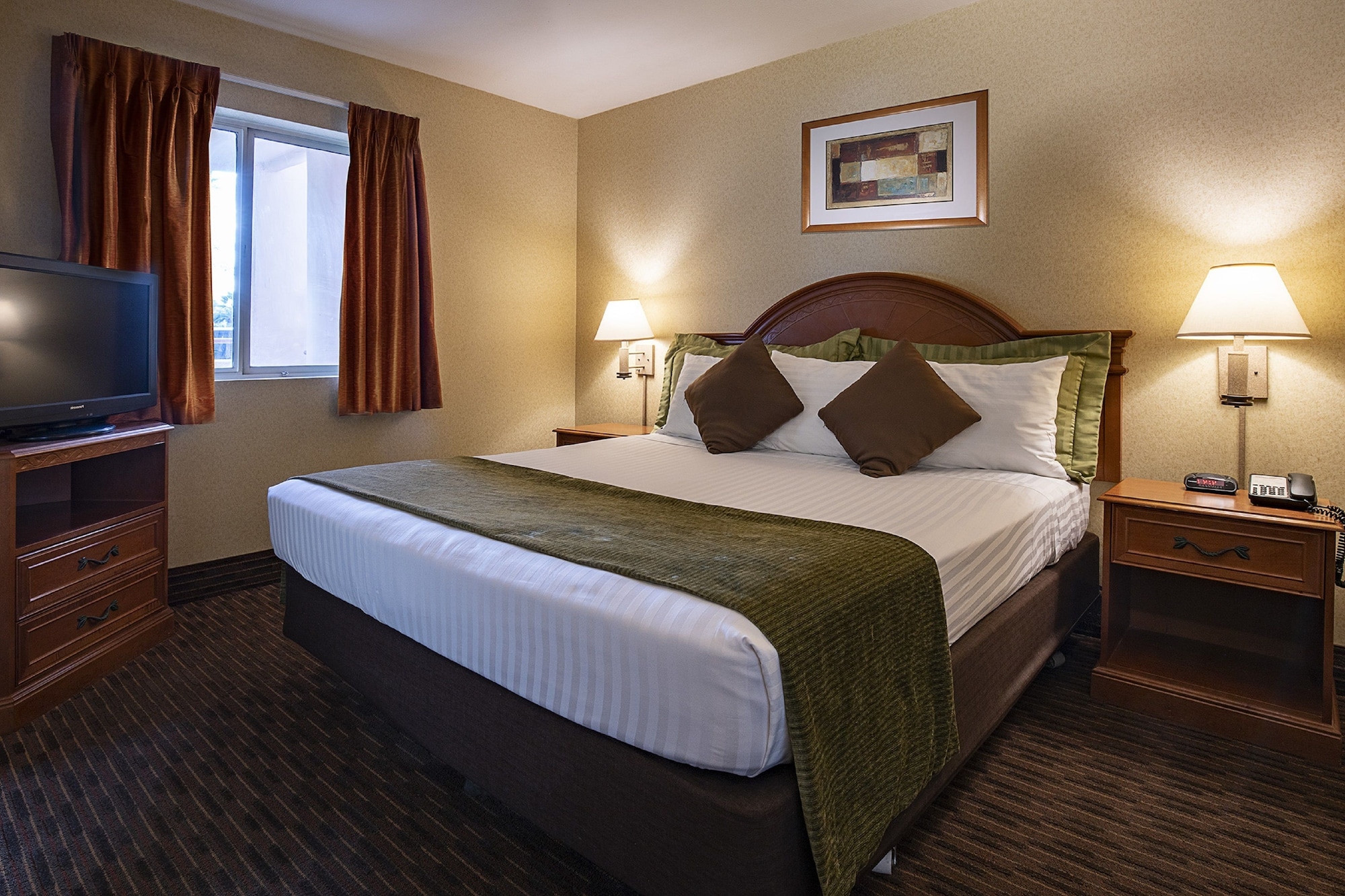 DELUXE, SUITE, KING BED