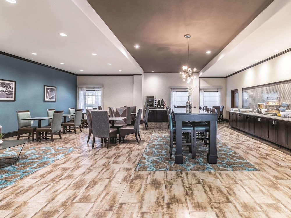 La Quinta Inn & Suites by Wyndham Dallas Grand Prairie South 36/44