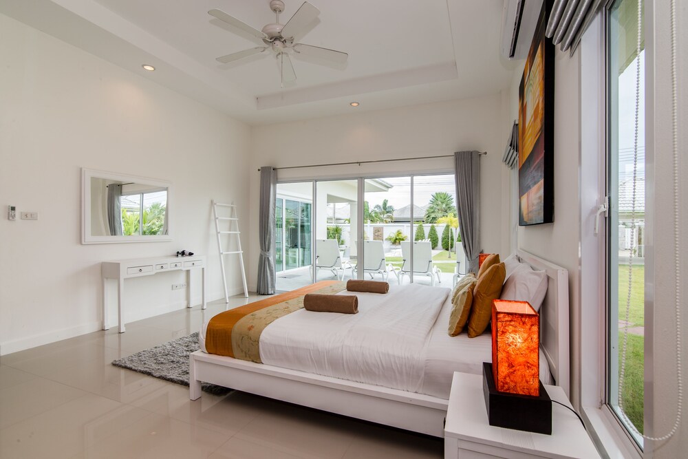 Hua Hin Pool Villa With 4 Bedrooms L27 11/50