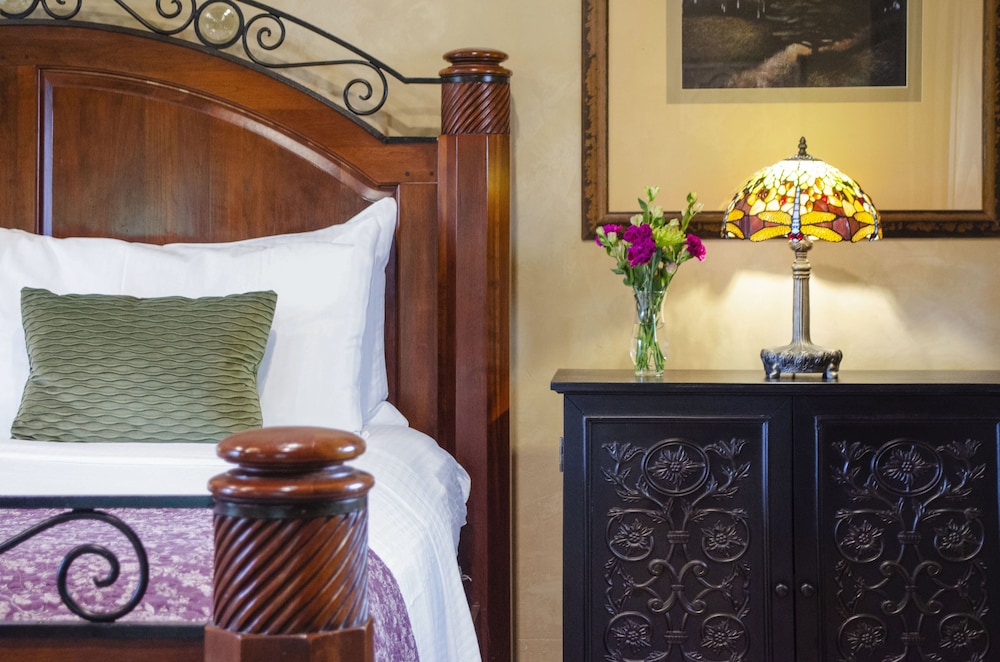 Hillbrook Inn 16/50