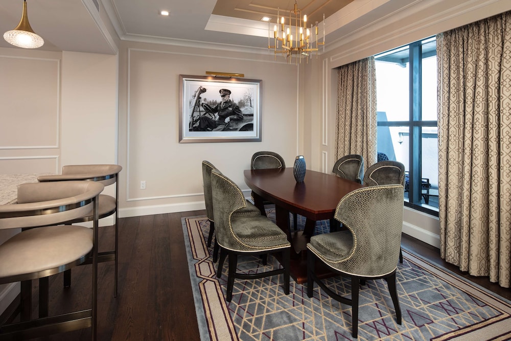 The Higgins Hotel New Orleans, Curio Collection by Hilton 50/77