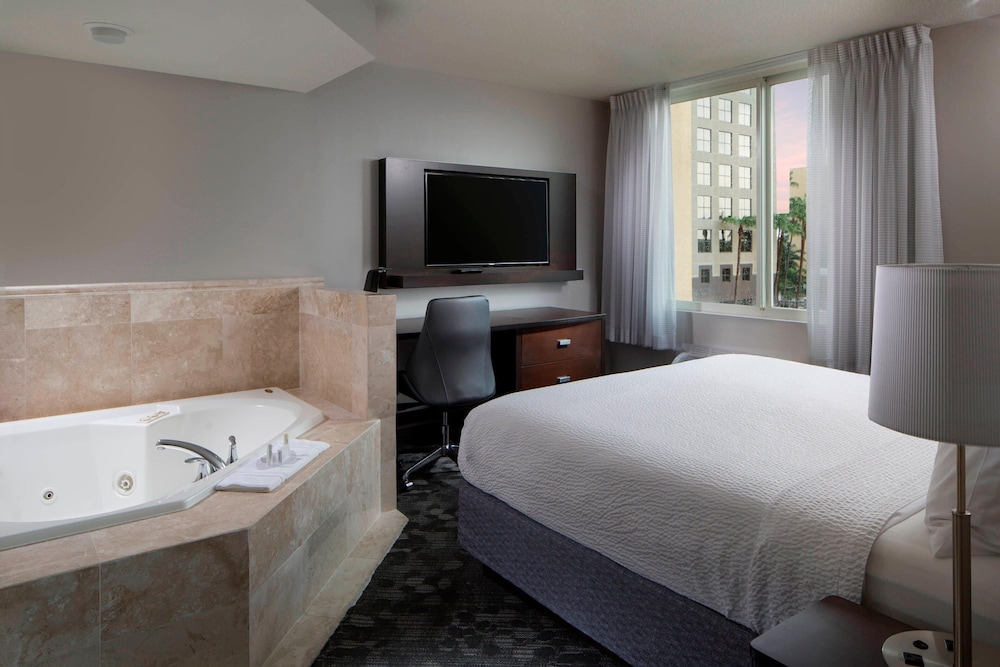 Courtyard Miami Dadeland 8/38
