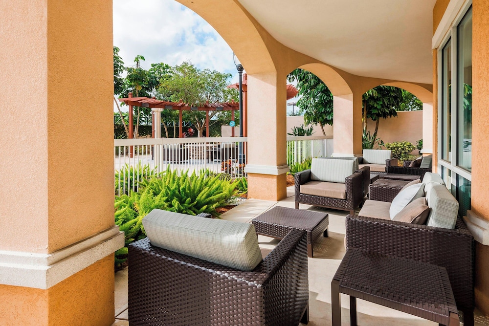 Courtyard Fort Myers at I-75 and Gulf Coast Town Center 34/60