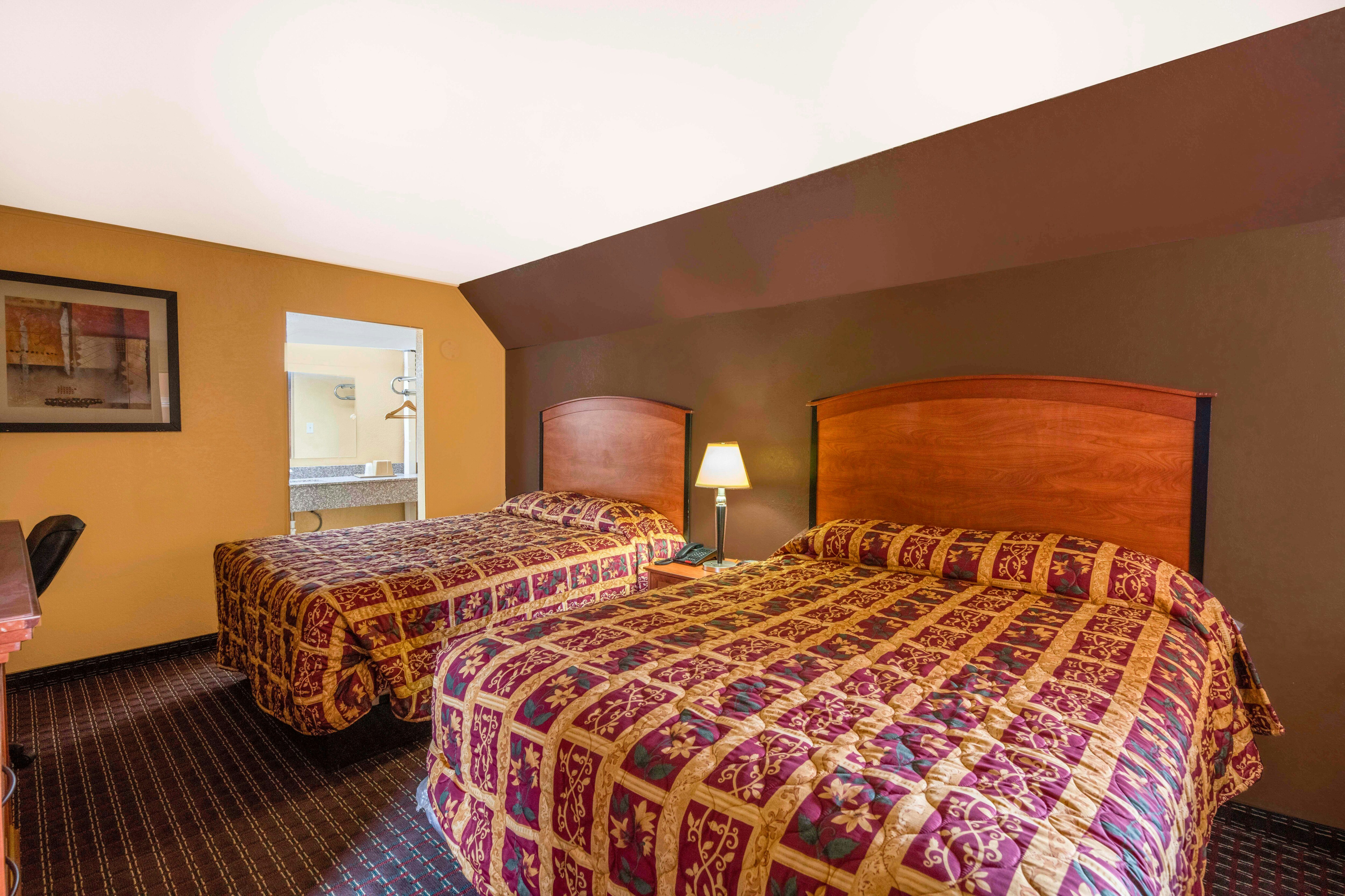 PREMIUM, 2 QUEEN BEDS, KITCHENETTE