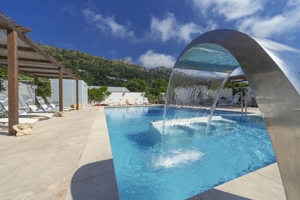 Villa Blu Capri Hotel 60/68