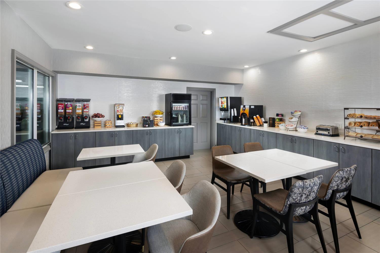 La Quinta Inn & Suites by Wyndham Asheville Downtown 24/34