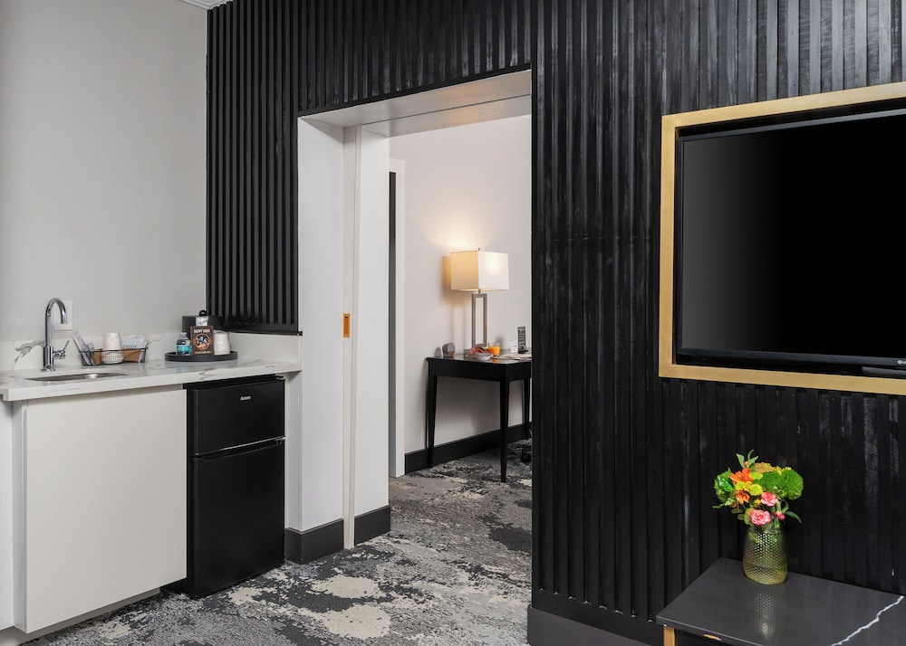 Champions Club and Hotel, Houston Westchase 46/54