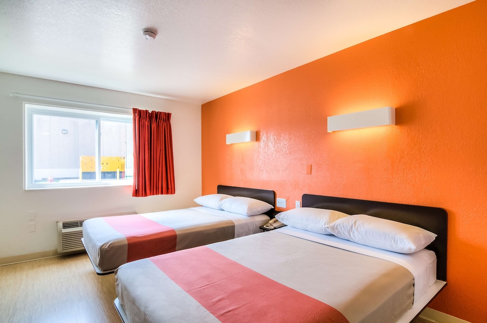 Motel6 Arlington Heights, IL - Chicago North Central 21/42