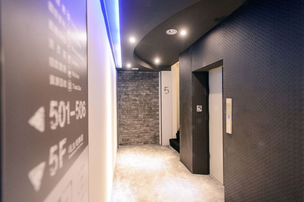 Kiwi Express Hotel-Taichung Station Branch Ii 38/60