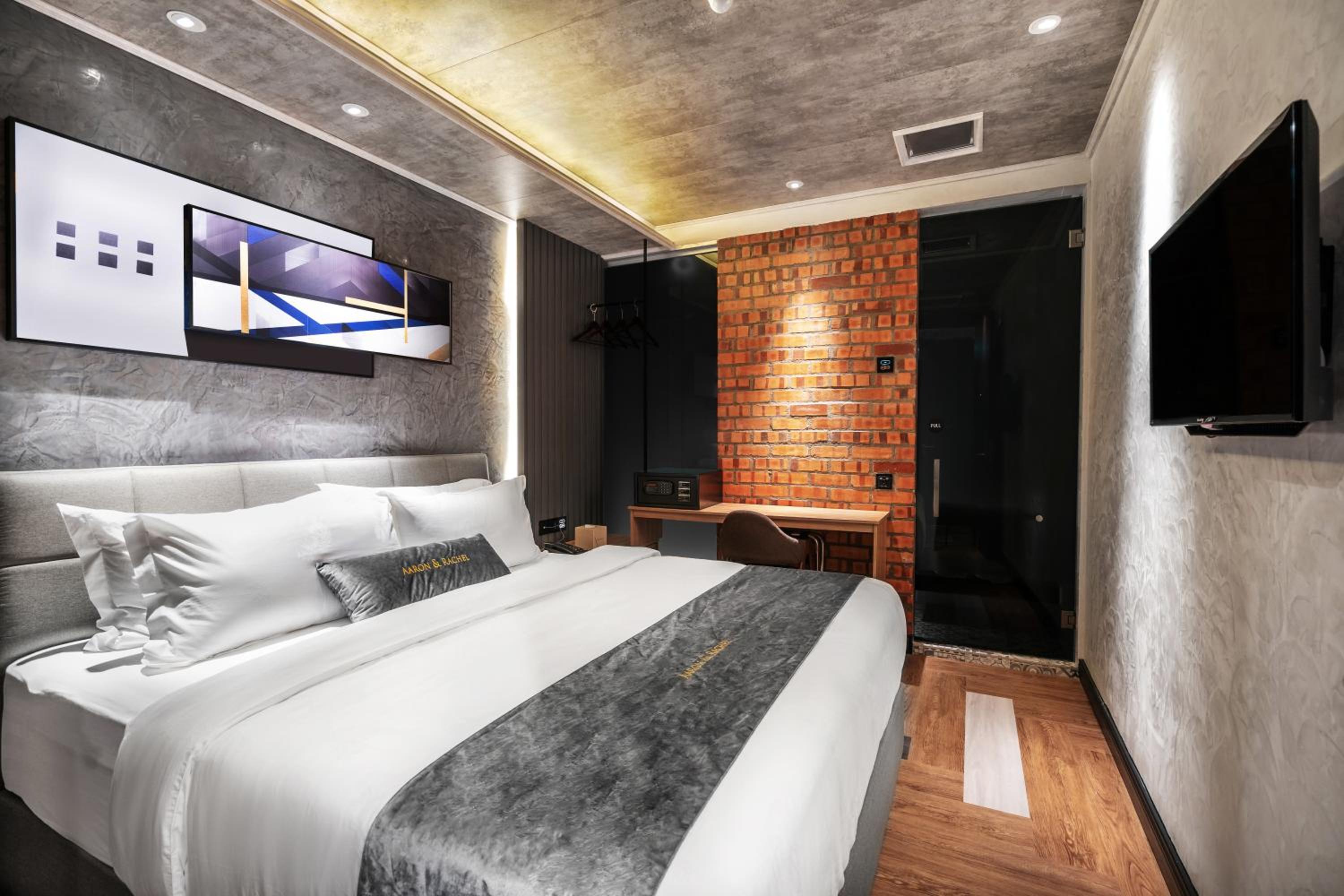 A&R Urban Hotel 6/50