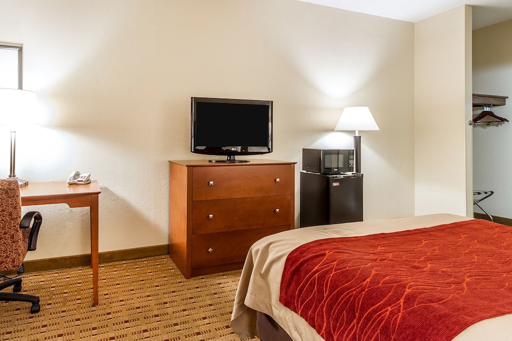 Quality Inn & Suites Eau Claire University Area 15/27