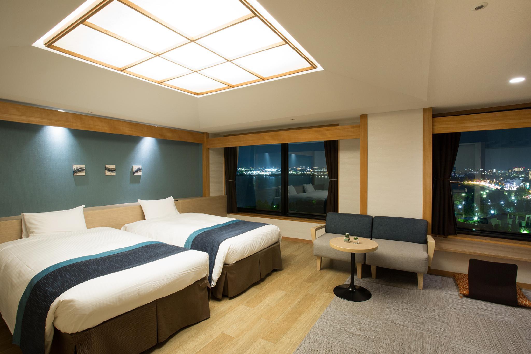 Japanese, Modern, Twin Beds, 2 Sofa, Lake Floor
