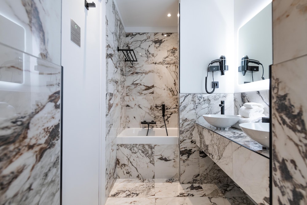 Hotel Nice Cote DAzur 24/26